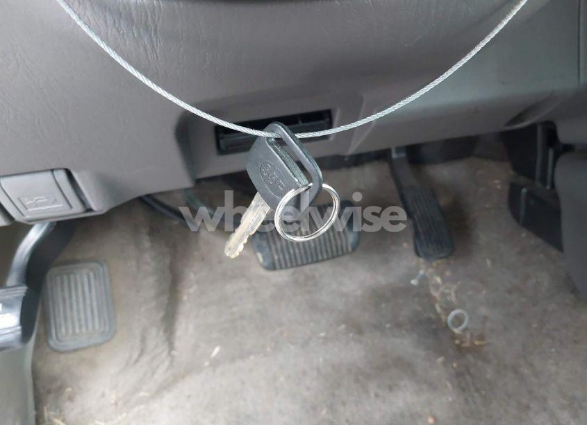 Photo 11 of 2003 Toyota Tundra SR5 V8 (VIN 5TBRT34143S411785)