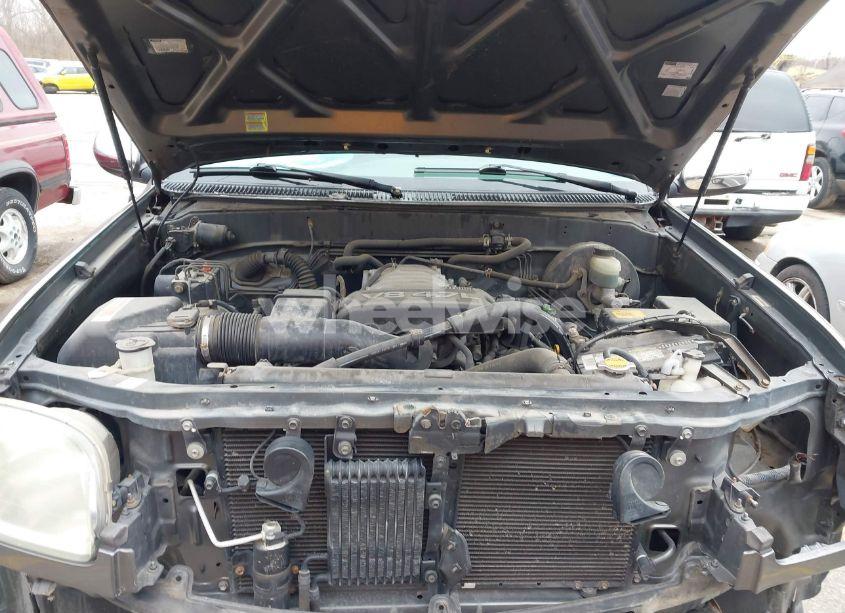 Photo 10 of 2003 Toyota Tundra SR5 V8 (VIN 5TBRT34143S434404)