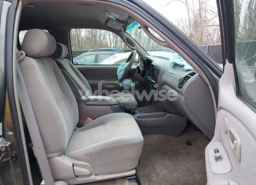 Photo 5 of 2003 Toyota Tundra SR5 V8 (VIN 5TBRT34143S434404)