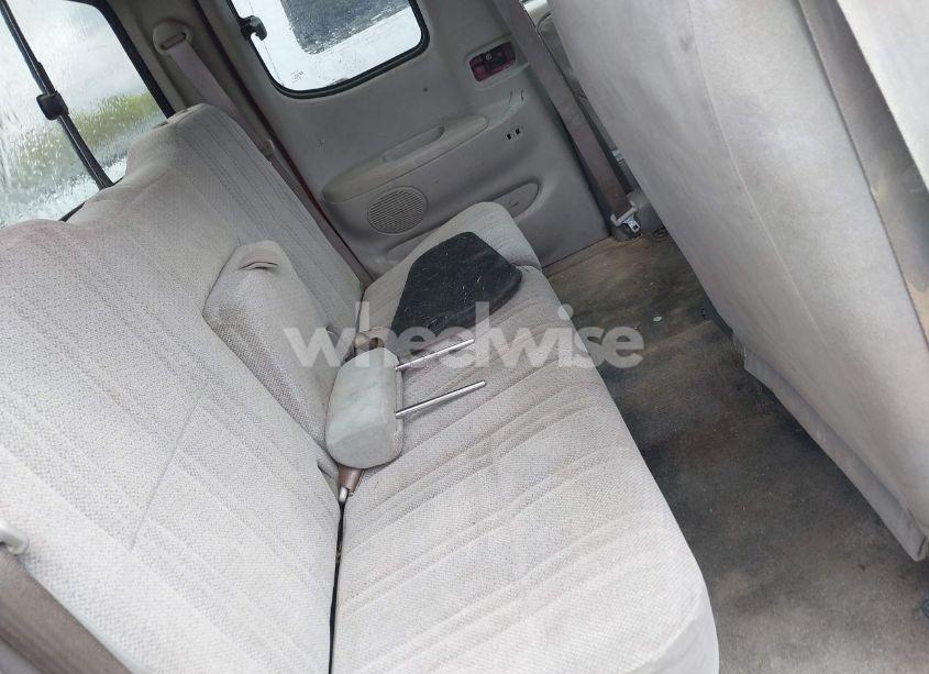 Photo 8 of 2000 Toyota Tundra SR5 V8 (VIN 5TBRT3414YS044197)