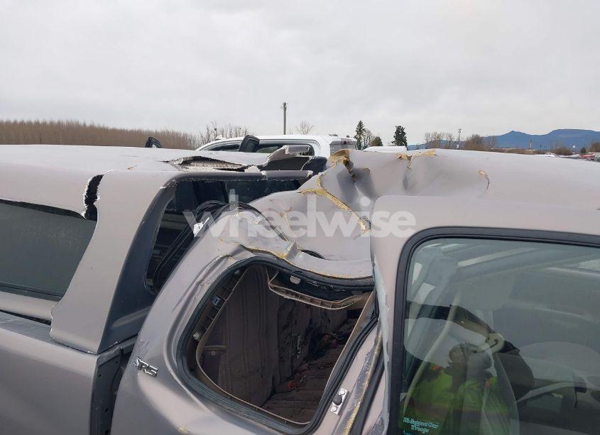 Photo 6 of 2000 Toyota Tundra SR5 V8 (VIN 5TBRT3414YS086059)