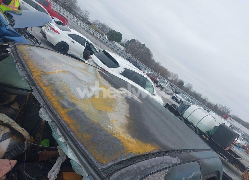 Photo 16 of 2001 Toyota Tundra SR5 V8 (VIN 5TBRT34151S216467)