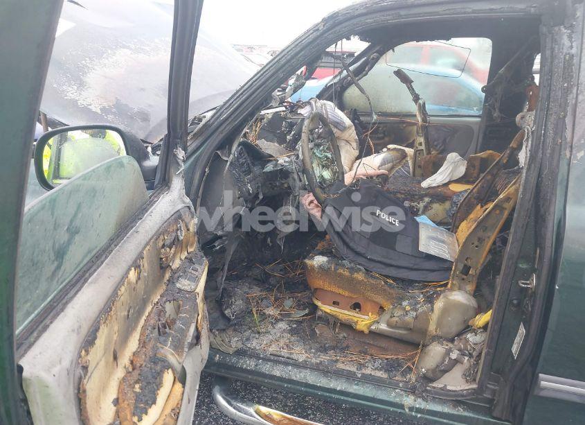 Photo 6 of 2001 Toyota Tundra SR5 V8 (VIN 5TBRT34151S216467)