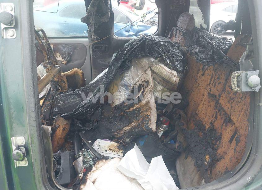 Photo 8 of 2001 Toyota Tundra SR5 V8 (VIN 5TBRT34151S216467)