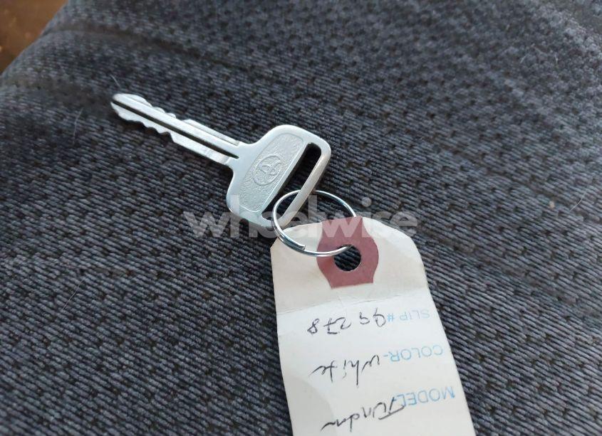 Photo 11 of 2002 Toyota Tundra SR5 V8 (VIN 5TBRT34152S249132)