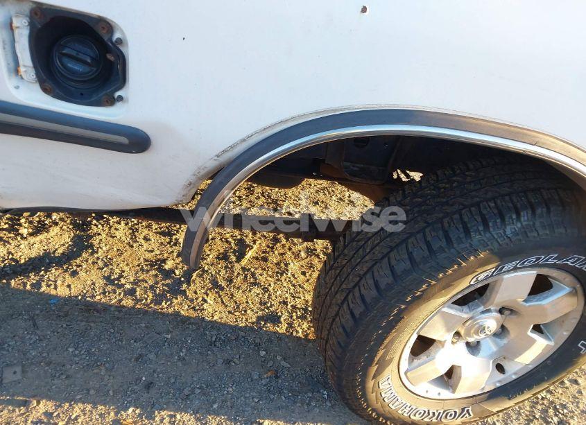 Photo 6 of 2002 Toyota Tundra SR5 V8 (VIN 5TBRT34152S249132)