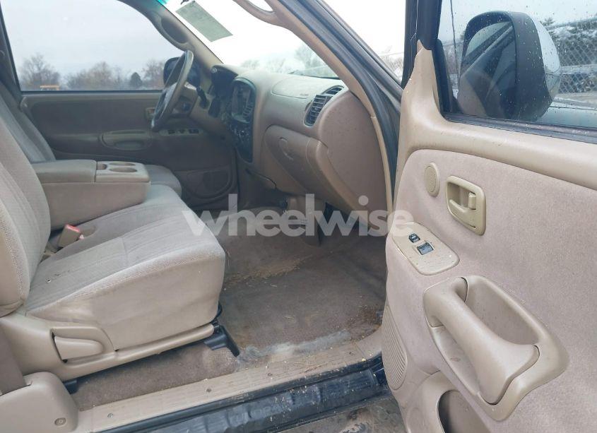 Photo 5 of 2002 Toyota Tundra SR5 V8 (VIN 5TBRT34152S289789)