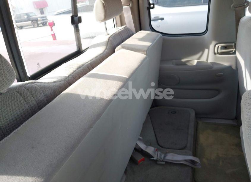 Photo 8 of 2002 Toyota Tundra SR5 V8 (VIN 5TBRT34162S237314)