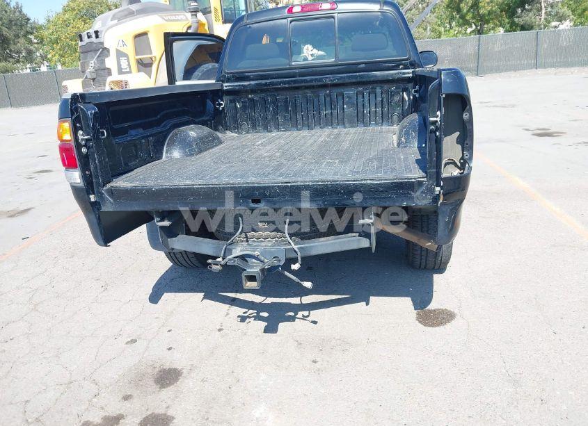 Photo 6 of 2002 Toyota Tundra SR5 V8 (VIN 5TBRT34162S305790)