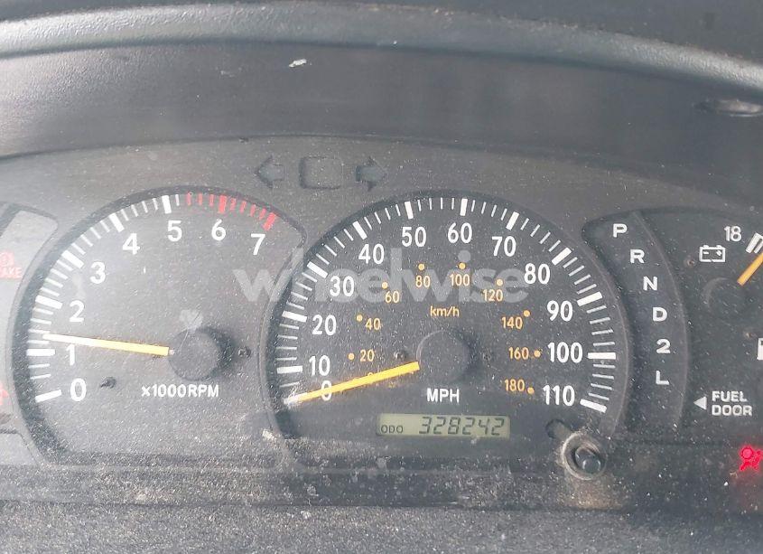 Photo 7 of 2003 Toyota Tundra SR5 V8 (VIN 5TBRT34163S352786)