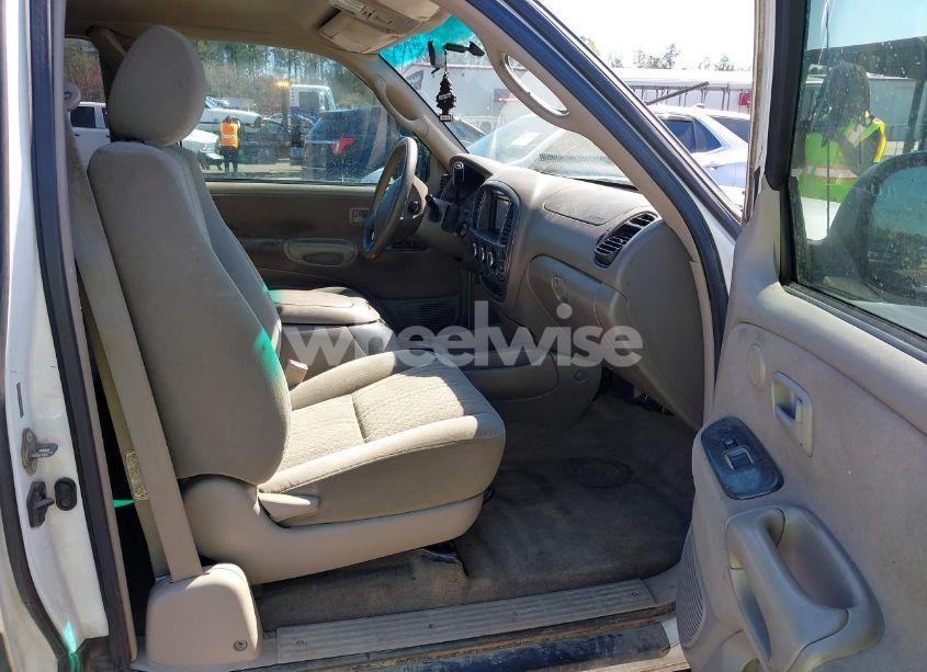 Photo 5 of 2005 Toyota Tundra SR5 V8 (VIN 5TBRT34165S457847)