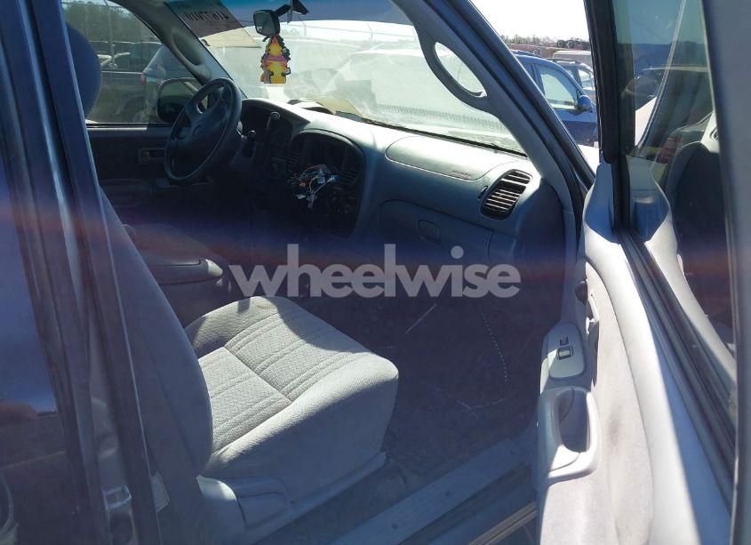 Photo 5 of 2001 Toyota Tundra SR5 V8 (VIN 5TBRT34171S133199)