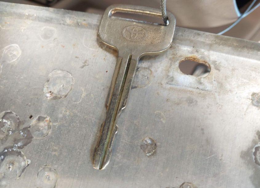 Photo 11 of 2001 Toyota Tundra SR5 V8 (VIN 5TBRT34171S154411)