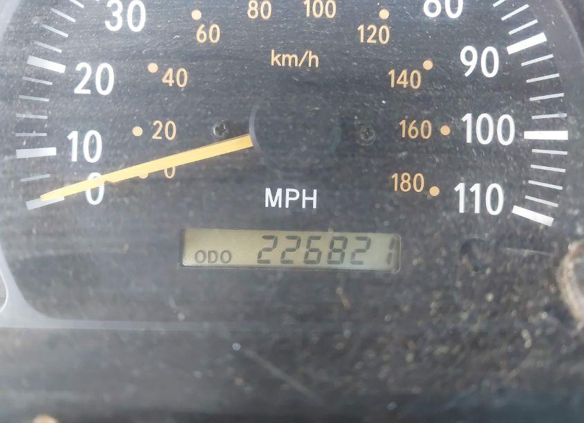 Photo 16 of 2001 Toyota Tundra SR5 V8 (VIN 5TBRT34171S154411)