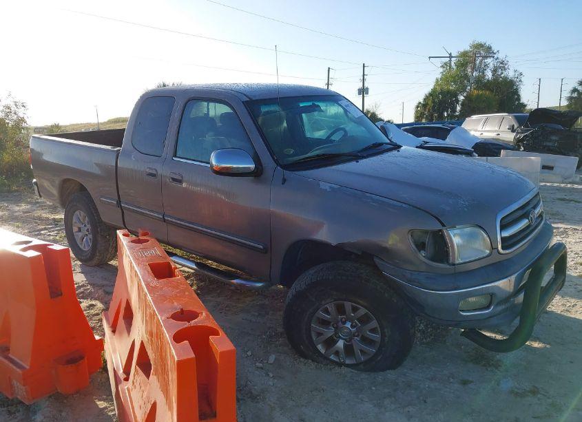 2001 Toyota Tundra SR5 V8 (VIN 5TBRT34171S196562) main photo