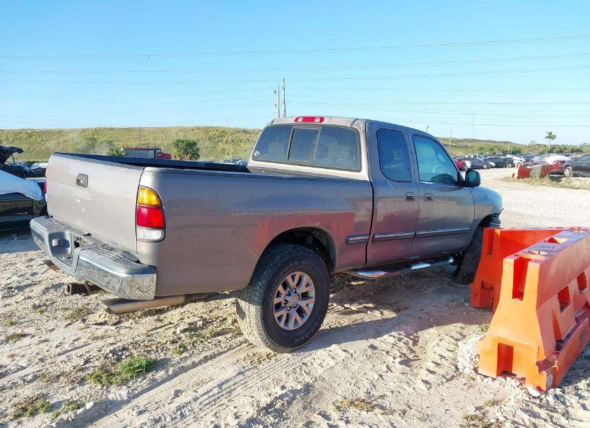 Photo 4 of 2001 Toyota Tundra SR5 V8 (VIN 5TBRT34171S196562)