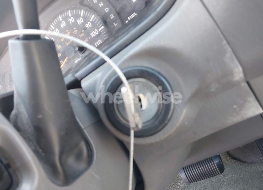 Photo 11 of 2002 Toyota Tundra SR5 V8 (VIN 5TBRT34172S291804)