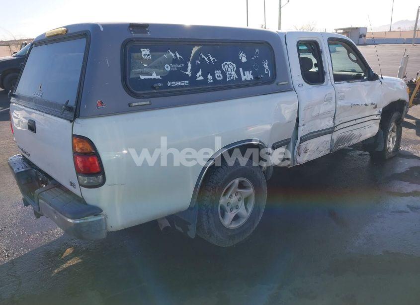 Photo 4 of 2000 Toyota Tundra SR5 V8 (VIN 5TBRT3417YS010187)
