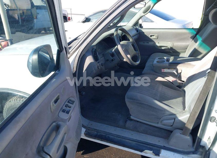 Photo 5 of 2000 Toyota Tundra SR5 V8 (VIN 5TBRT3417YS010187)