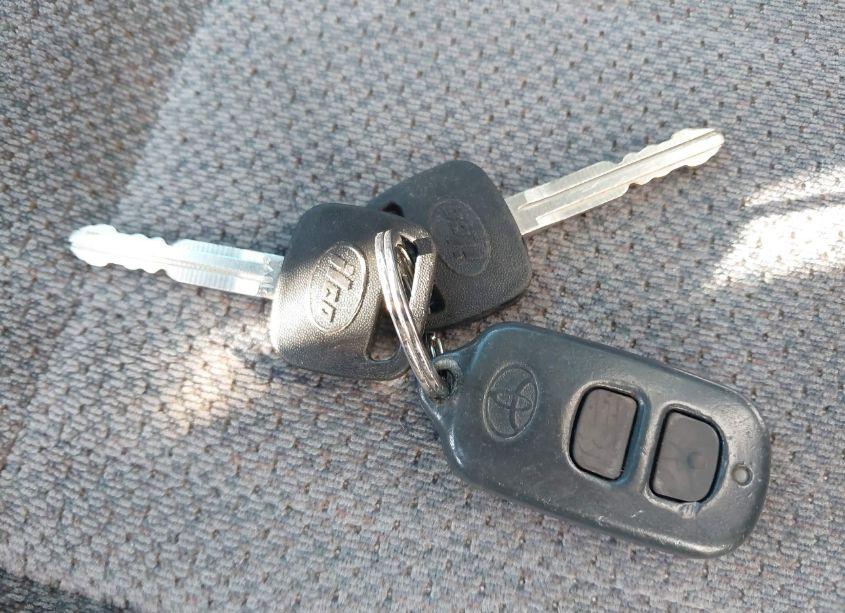 Photo 11 of 2000 Toyota Tundra SR5 V8 (VIN 5TBRT3417YS018127)