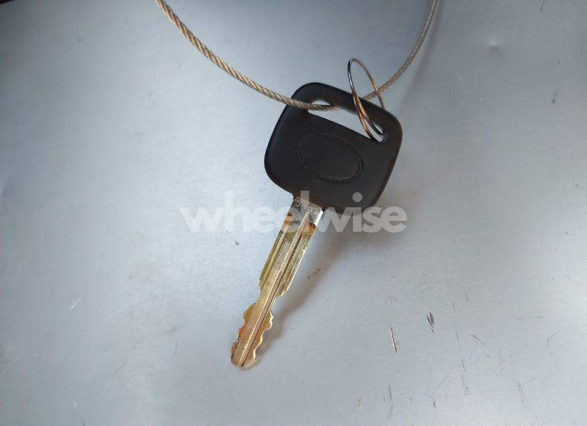 Photo 11 of 2000 Toyota Tundra SR5 V8 (VIN 5TBRT3417YS120821)