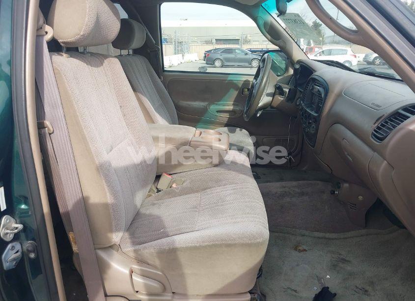 Photo 5 of 2001 Toyota Tundra SR5 V8 (VIN 5TBRT34181S131347)