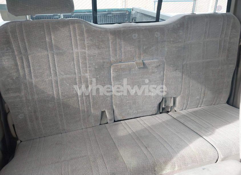 Photo 8 of 2001 Toyota Tundra SR5 V8 (VIN 5TBRT34181S131347)