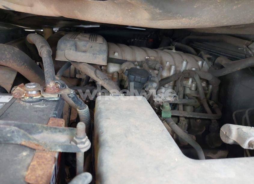 Photo 10 of 2003 Toyota Tundra SR5 V8 (VIN 5TBRT34183S437029)