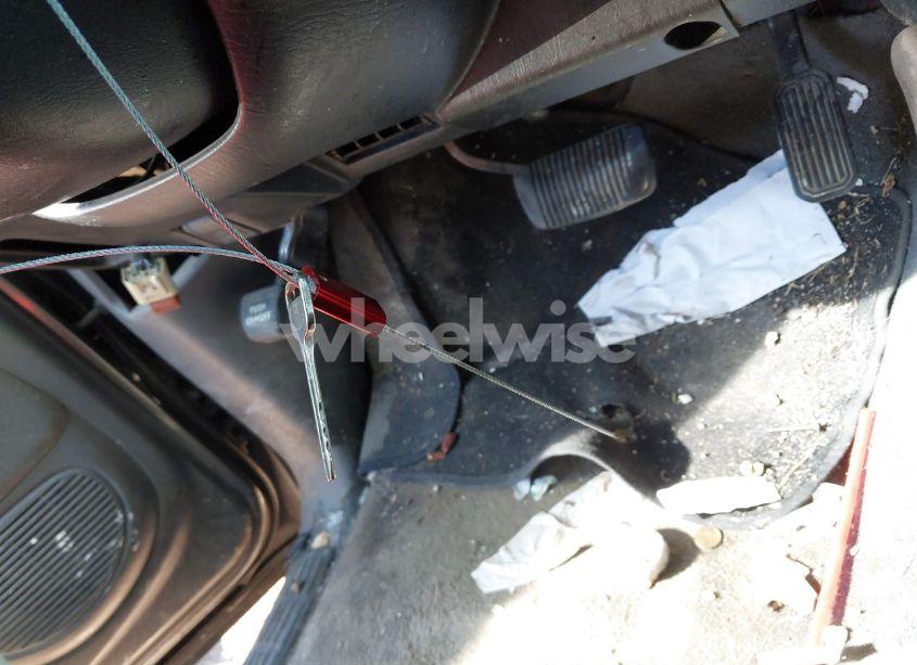 Photo 11 of 2004 Toyota Tundra SR5 V8 (VIN 5TBRT34184S445763)