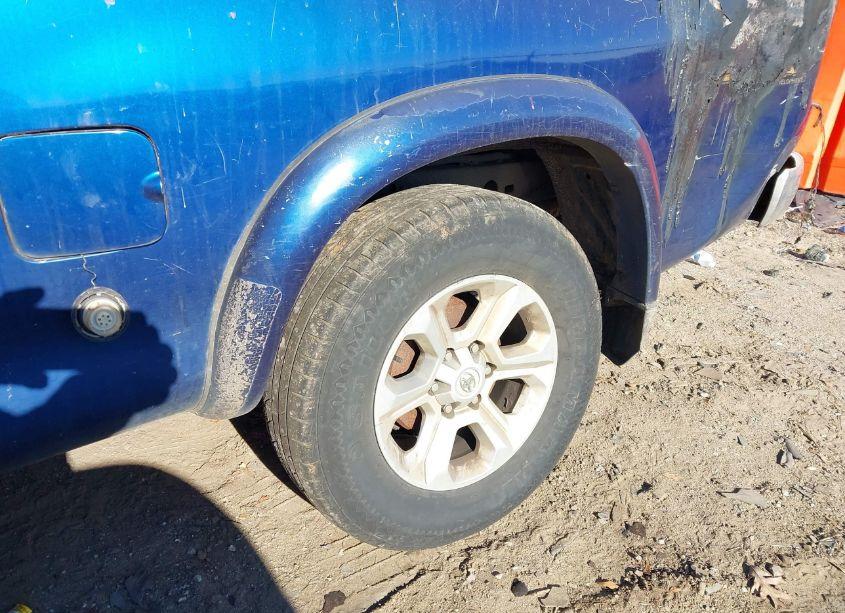 Photo 15 of 2005 Toyota Tundra SR5 V8 (VIN 5TBRT34185S457414)