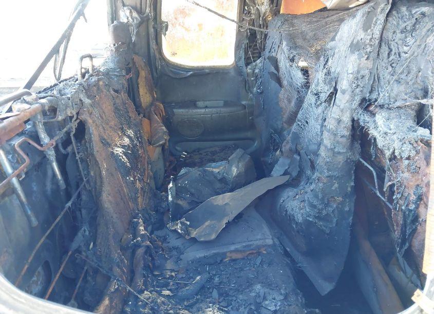 Photo 8 of 2005 Toyota Tundra SR5 V8 (VIN 5TBRT34185S457414)