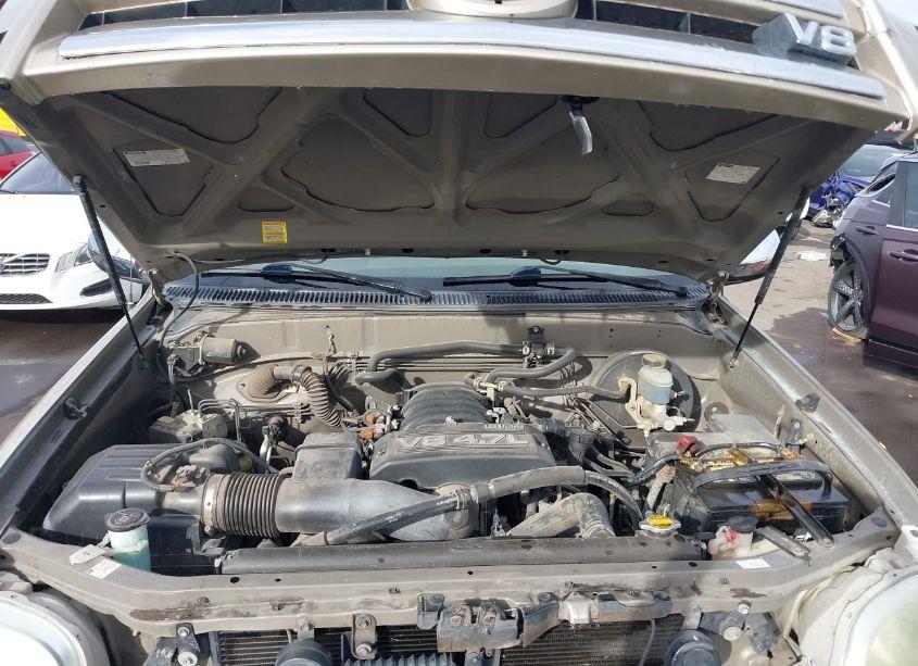 Photo 10 of 2005 Toyota Tundra SR5 V8 (VIN 5TBRT34185S458255)