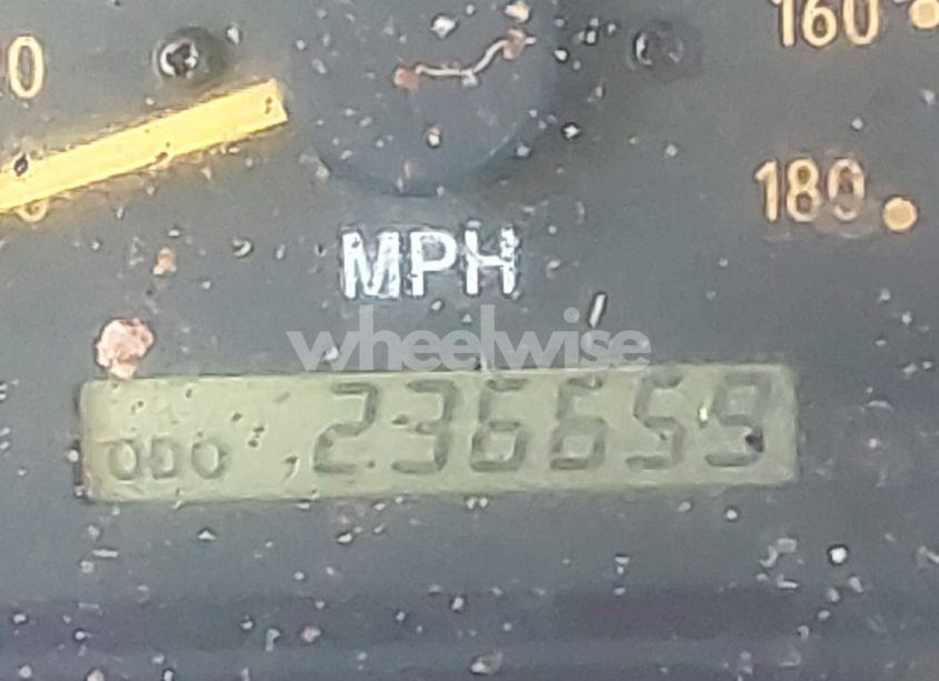 Photo 16 of 2003 Toyota Tundra SR5 V8 (VIN 5TBRT34193S439548)