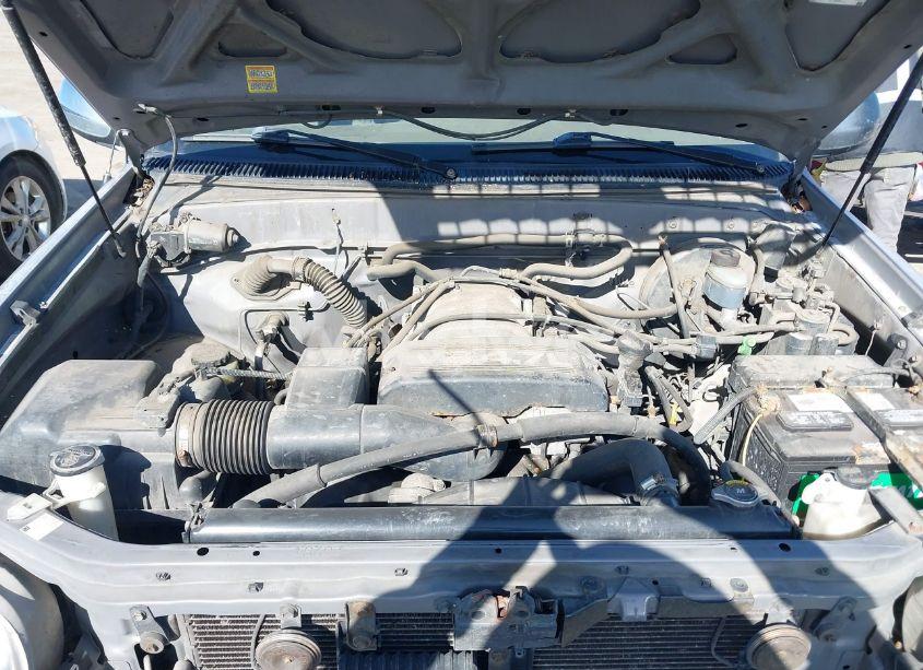 Photo 10 of 2000 Toyota Tundra SR5 V8 (VIN 5TBRT3419YS054661)