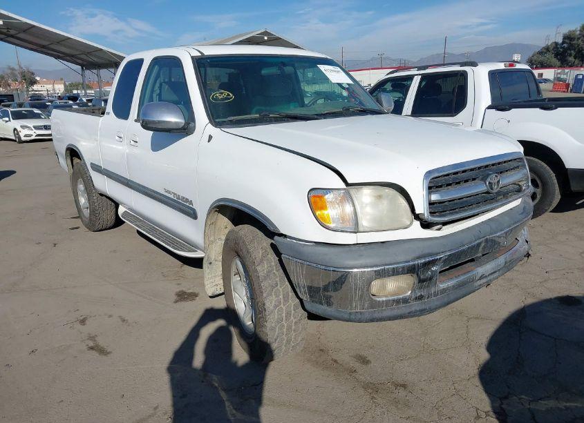 2000 Toyota Tundra SR5 V8 (VIN 5TBRT3419YS067667) main photo