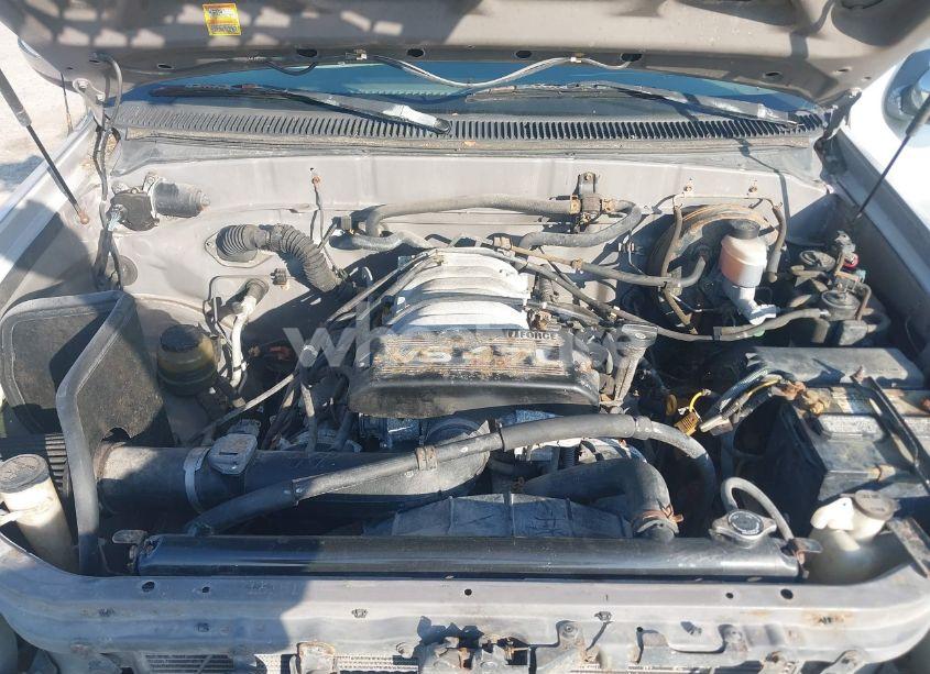 Photo 10 of 2001 Toyota Tundra SR5 V8 (VIN 5TBRT341X1S132127)