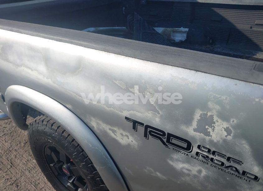 Photo 13 of 2001 Toyota Tundra SR5 V8 (VIN 5TBRT341X1S132127)