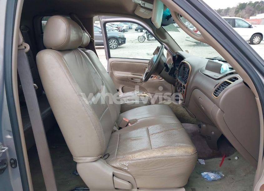 Photo 5 of 2001 Toyota Tundra SR5 V8 (VIN 5TBRT341X1S150479)