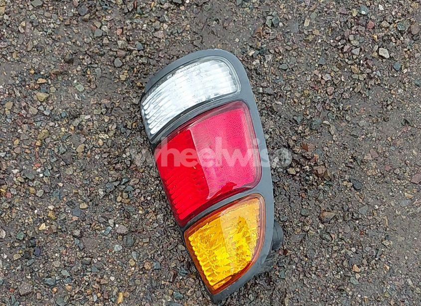 Photo 12 of 2001 Toyota Tundra SR5 V8 (VIN 5TBRT341X1S204718)