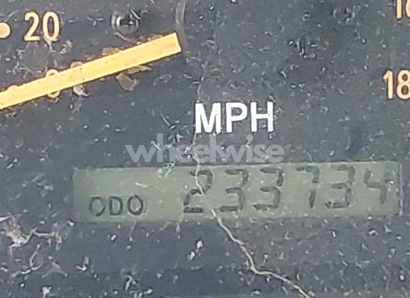 Photo 16 of 2001 Toyota Tundra SR5 V8 (VIN 5TBRT341X1S204718)