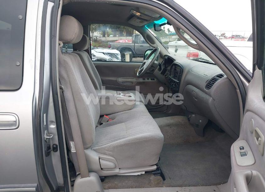 Photo 5 of 2001 Toyota Tundra SR5 V8 (VIN 5TBRT341X1S204718)