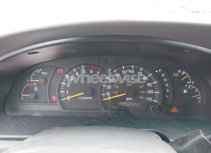 Photo 7 of 2001 Toyota Tundra SR5 V8 (VIN 5TBRT341X1S204718)