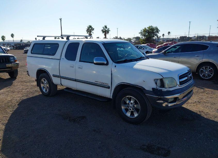 2002 Toyota Tundra SR5 V8 (VIN 5TBRT341X2S300026) main photo