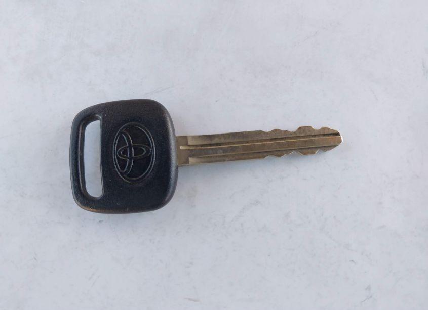 Photo 11 of 2002 Toyota Tundra SR5 V8 (VIN 5TBRT341X2S300026)