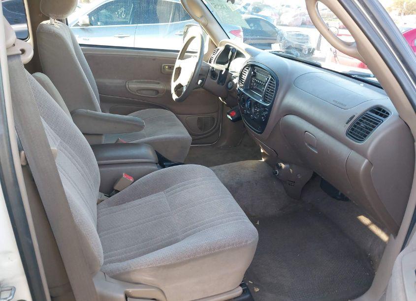 Photo 5 of 2002 Toyota Tundra SR5 V8 (VIN 5TBRT341X2S300026)