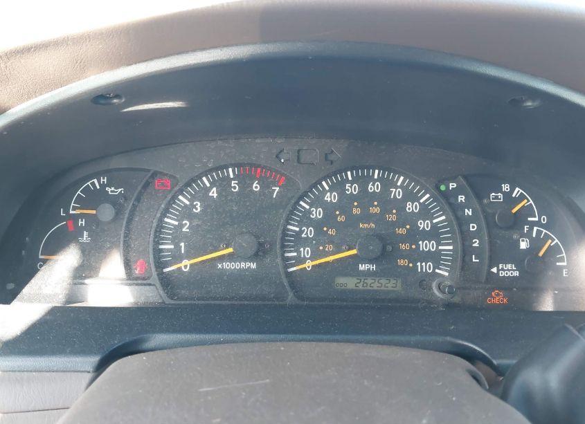 Photo 7 of 2002 Toyota Tundra SR5 V8 (VIN 5TBRT341X2S300026)