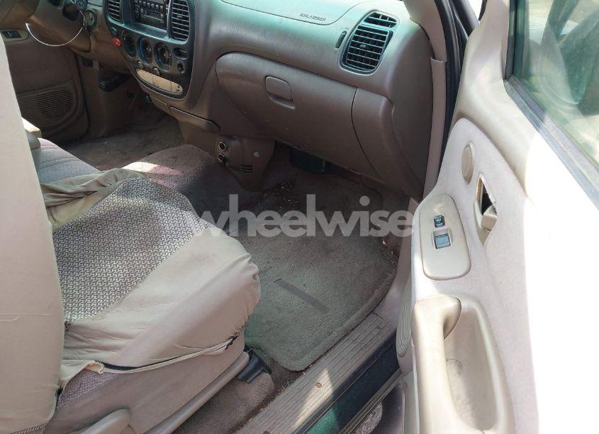 Photo 5 of 2000 Toyota Tundra SR5 V8 (VIN 5TBRT341XYS048349)