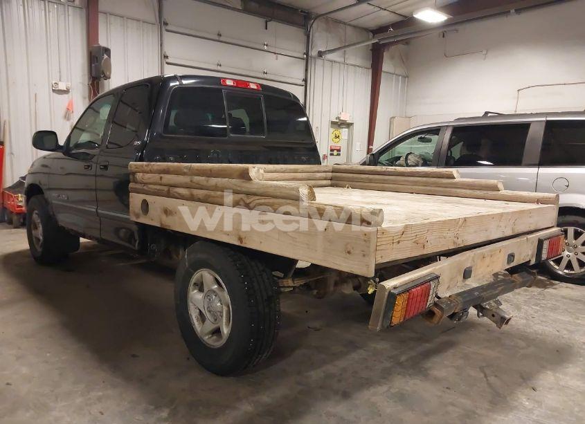 Photo 3 of 2000 Toyota Tundra SR5 V8 (VIN 5TBRT341XYS066351)