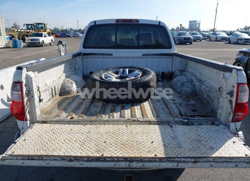 Photo 18 of 2005 Toyota Tundra LTD V8 (VIN 5TBRT38105S456607)