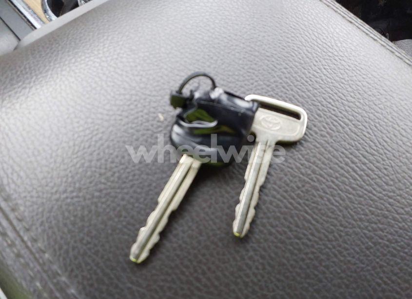 Photo 11 of 2001 Toyota Tundra LTD V8 (VIN 5TBRT38121S185270)